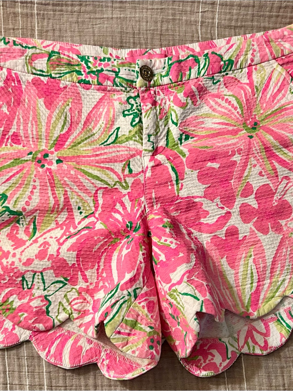 Lilly Pulitzer Size 14 Buttercup Scalloped Shorts Pink Green Hibiscus Stroll